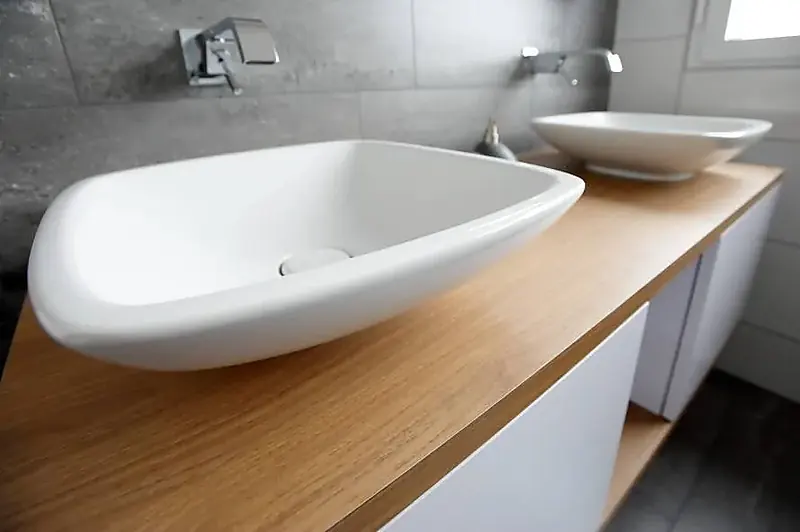 Badezimmerumbau mit Massmöbeln und Doppelwaschtisch
